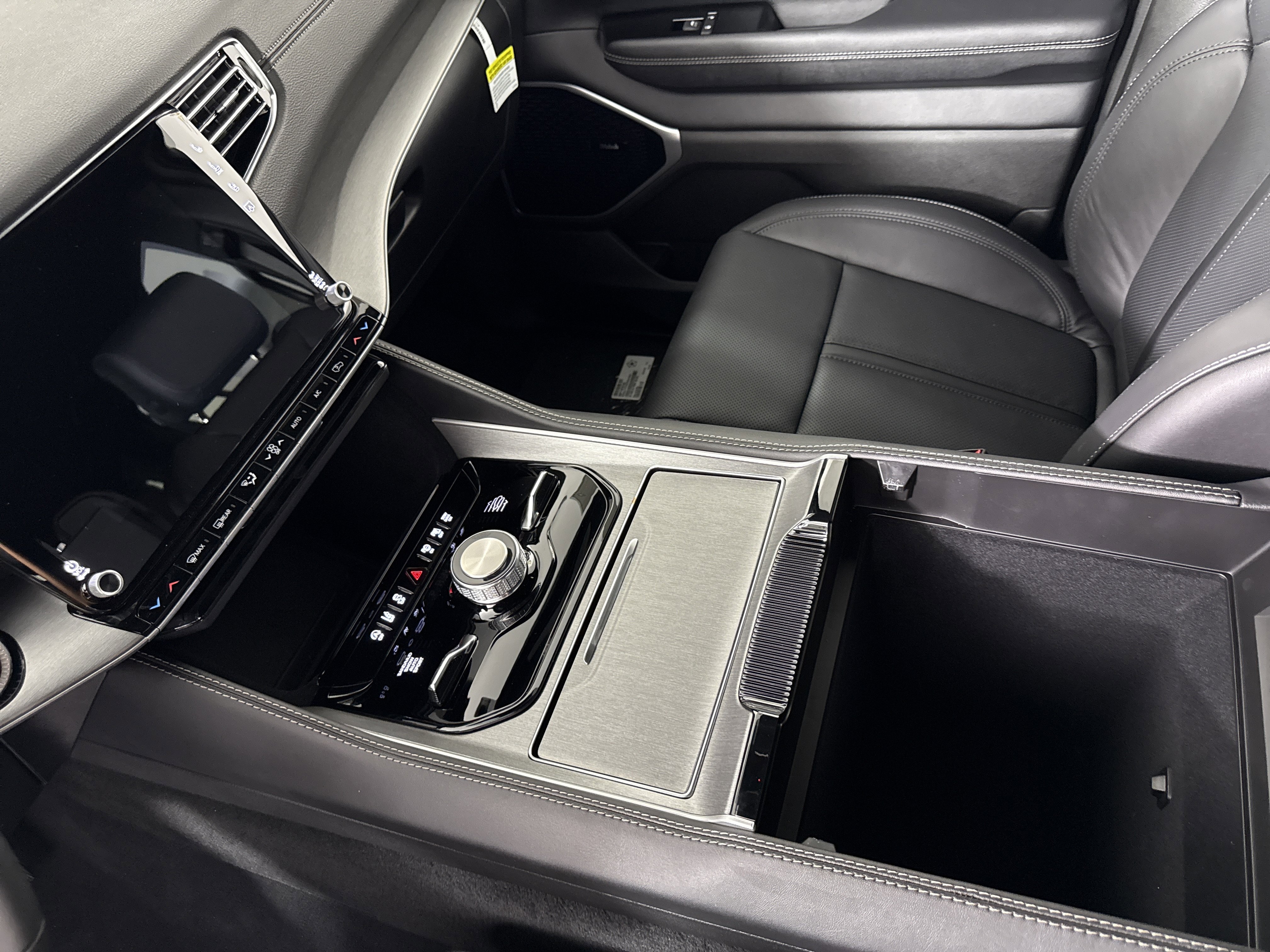 New 2025 Jeep Wagoneer L Series III w/ Quick Order Package 25C Super image 19