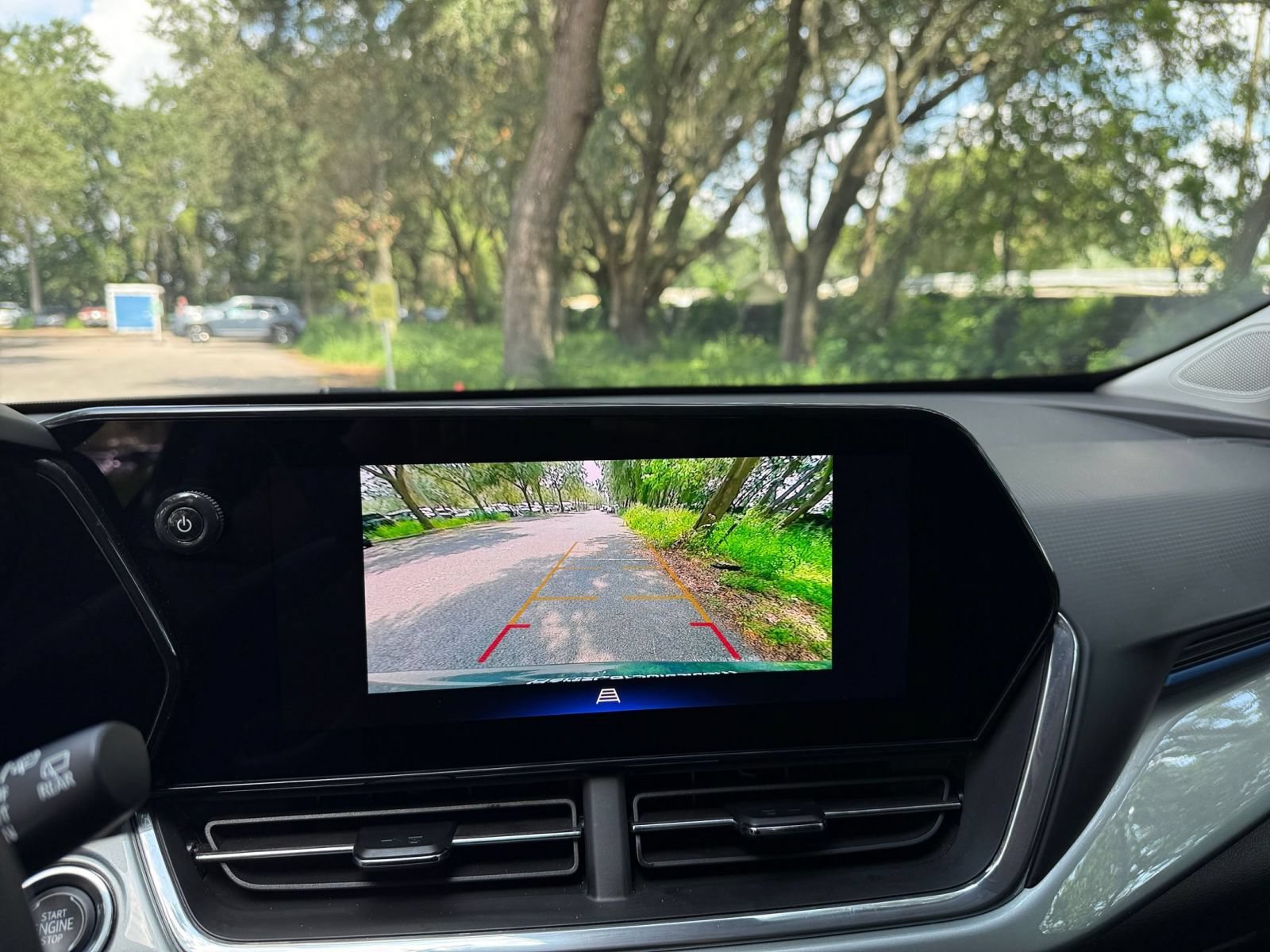 Used 2025 Chevrolet Trax LT FWD image 21