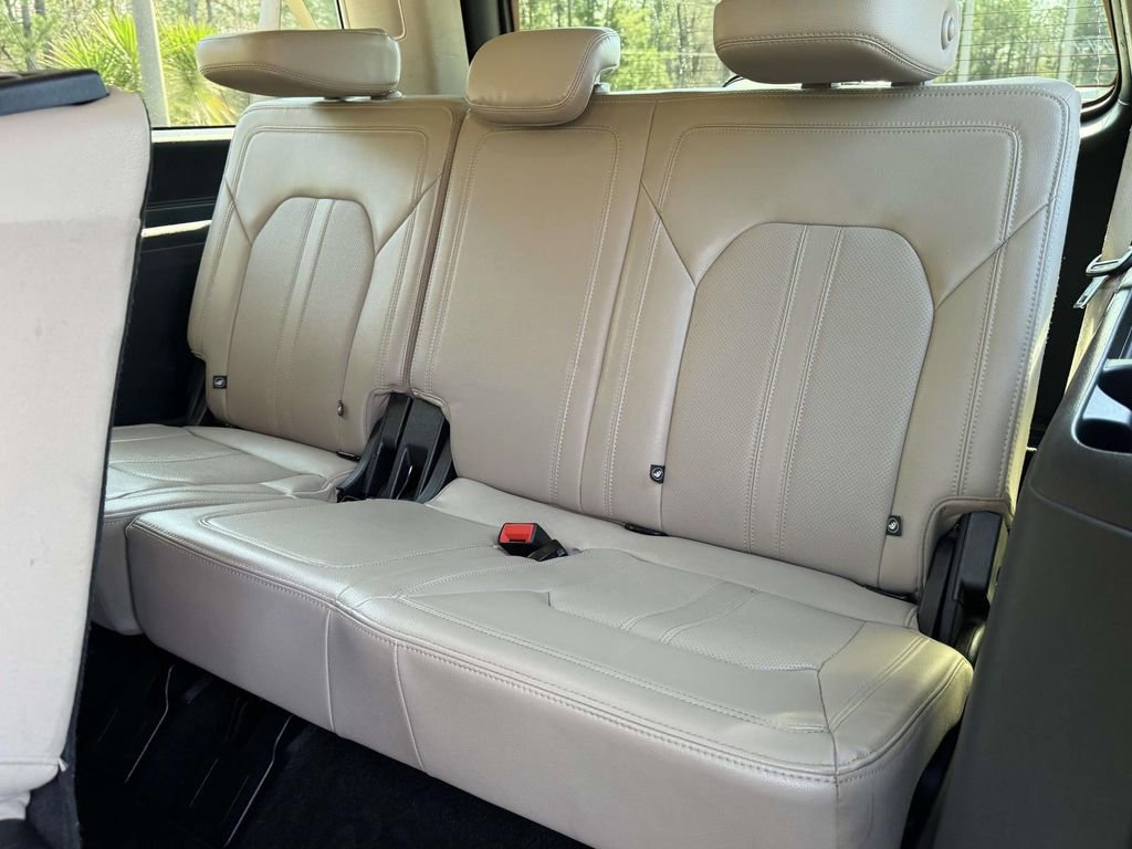 Used 2022 Ford Expedition Max Limited image 16