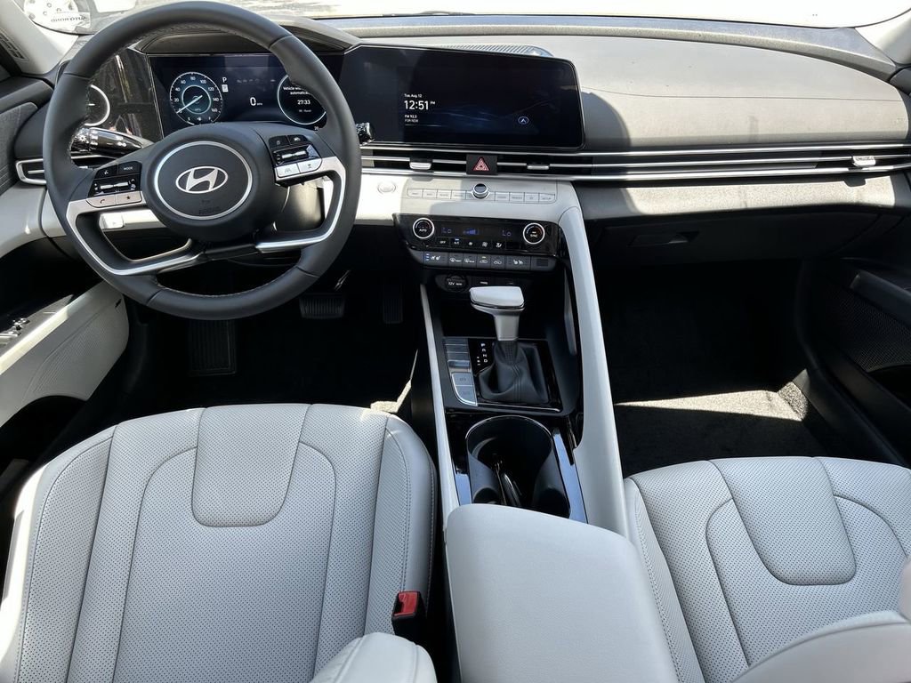 New 2025 Hyundai Elantra Limited image 3