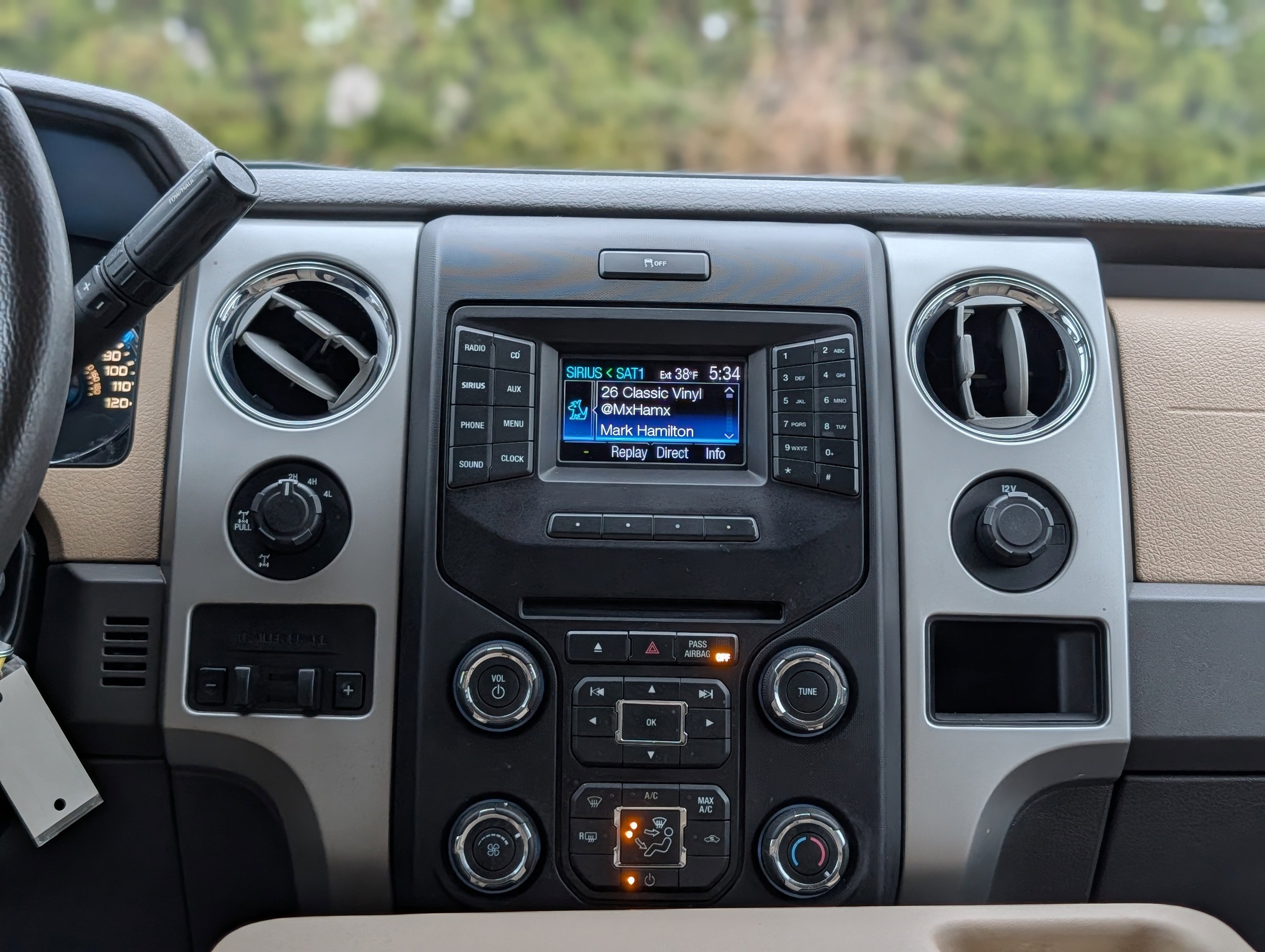 Used 2013 Ford F150 XLT w/ Luxury Equipment Group image 16