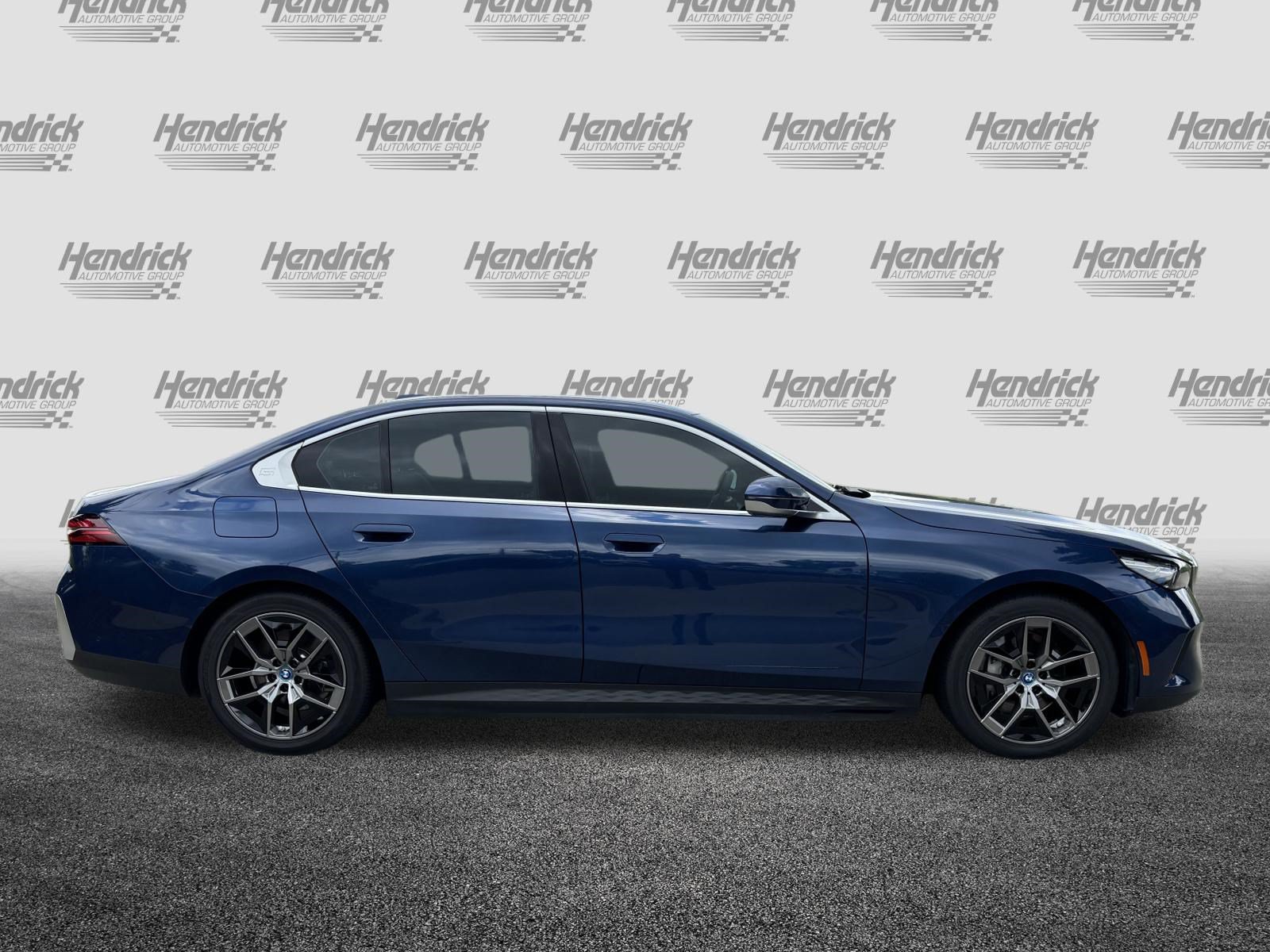 Used 2024 BMW i5 eDrive40i w/ Convenience Package RWD image 11