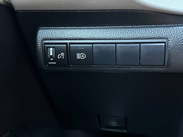 Used 2021 Toyota Corolla LE FWD image 29