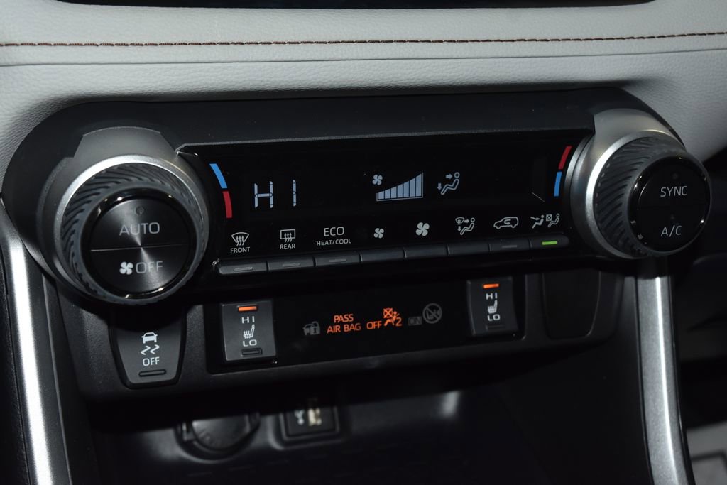 Used 2025 Toyota RAV4 XLE w/ Convenience Package image 12