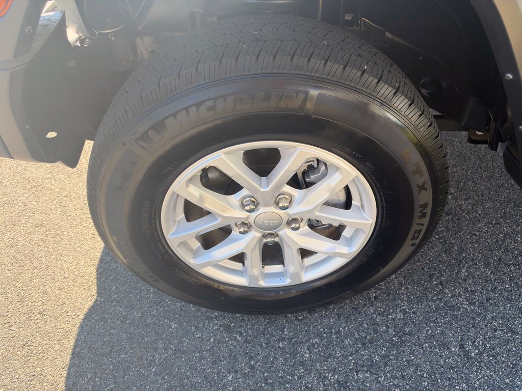 Used 2023 Jeep Wrangler Sport AWD/4WD image 12