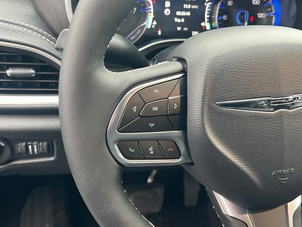 New 2026 Chrysler Pacifica Select image 40