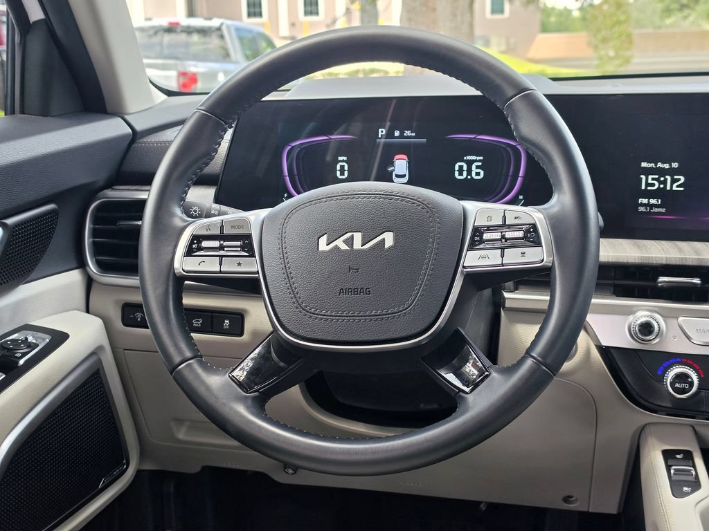 Used 2024 Kia Telluride EX w/ EX Captain's Chair Package FWD image 22