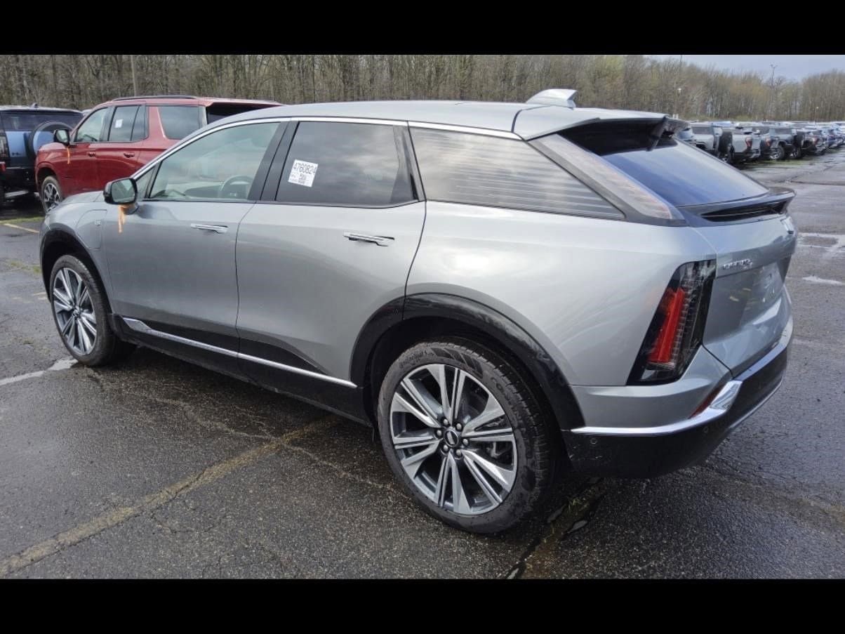 Used 2025 Cadillac Optiq Luxury 2 AWD/4WD image 6
