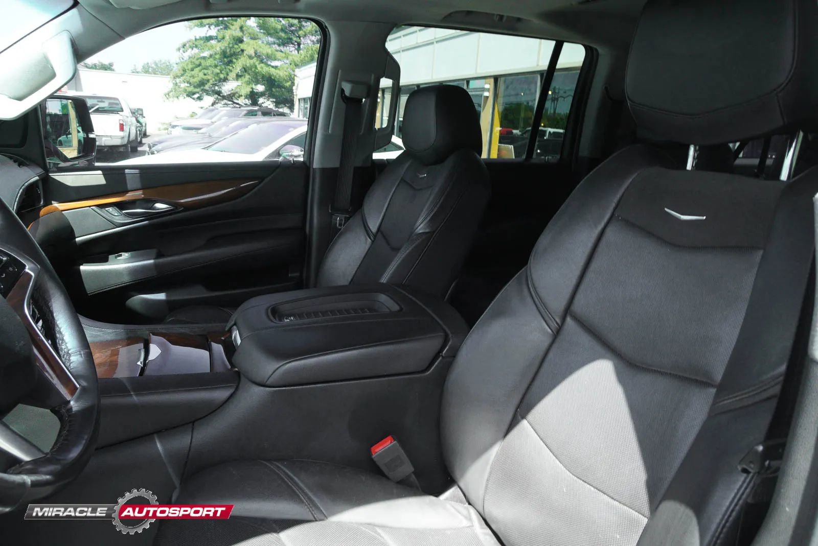 Used 2018 Cadillac Escalade ESV Premium Luxury AWD/4WD image 19