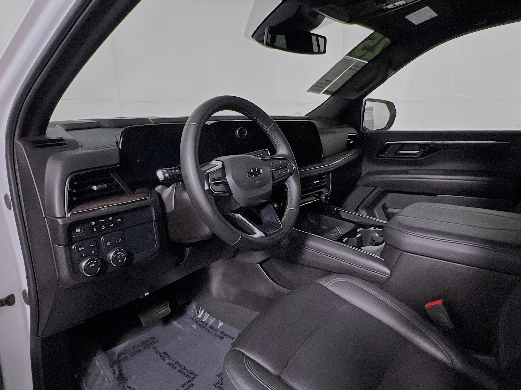 Used 2025 Chevrolet Suburban Z71 image 30
