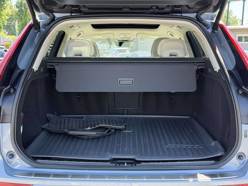 Used 2024 Volvo XC60 B5 Plus w/ Protection Package Premier AWD/4WD image 14