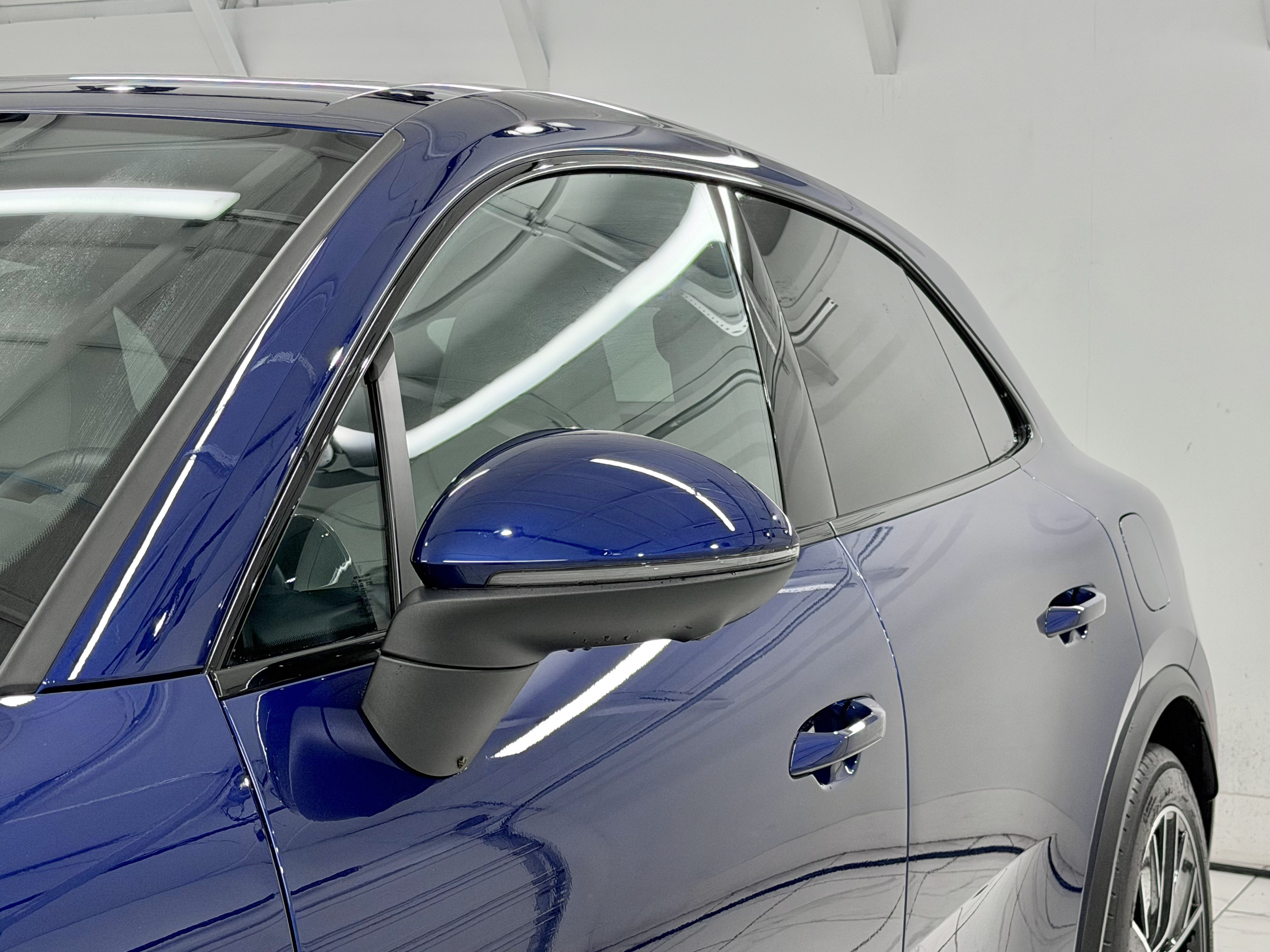Certified 2025 Porsche Macan 4 Electric AWD/4WD image 19