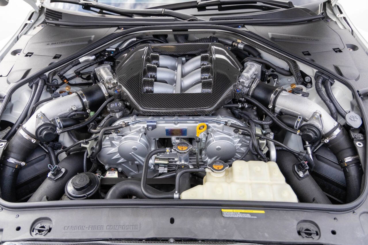 Used 2017 Nissan GT-R Premium AWD/4WD image 6