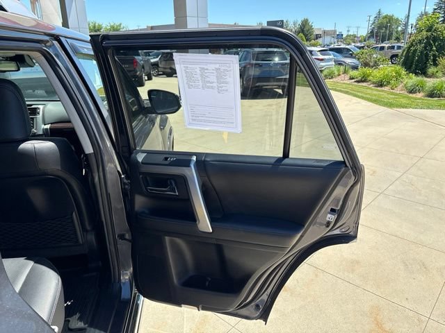 Used 2022 Toyota 4Runner Limited AWD/4WD image 30