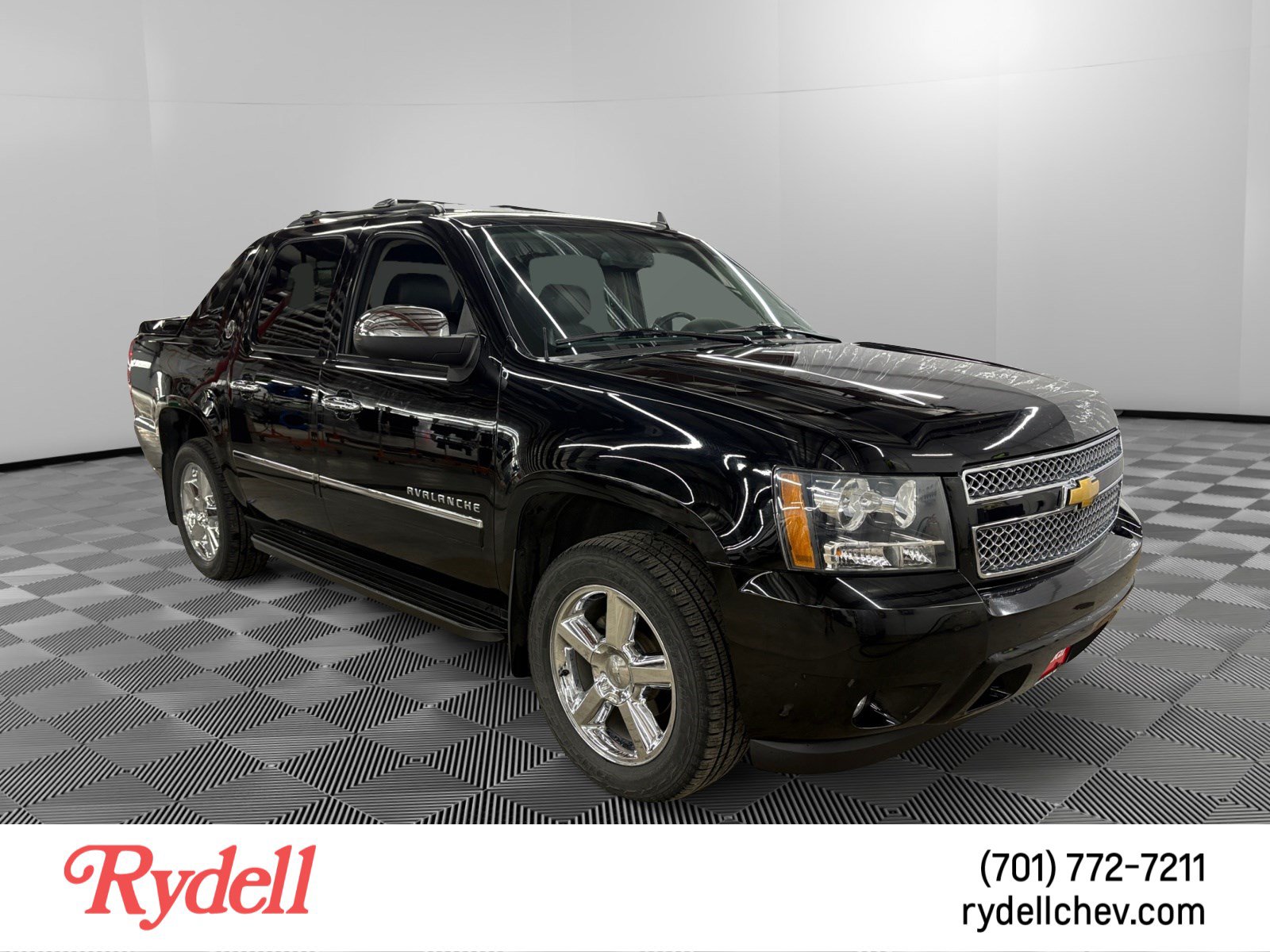 Used 2013 Chevrolet Avalanche LTZ AWD/4WD image 7