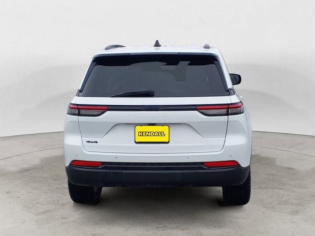 Used 2023 Jeep Grand Cherokee Altitude AWD/4WD image 4