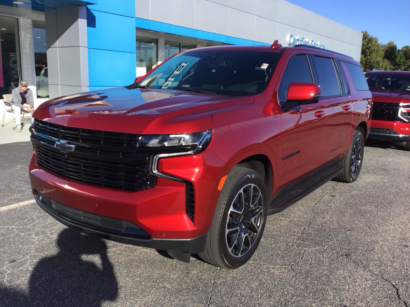 Used 2023 Chevrolet Suburban RST w/ Luxury Package AWD/4WD image 2