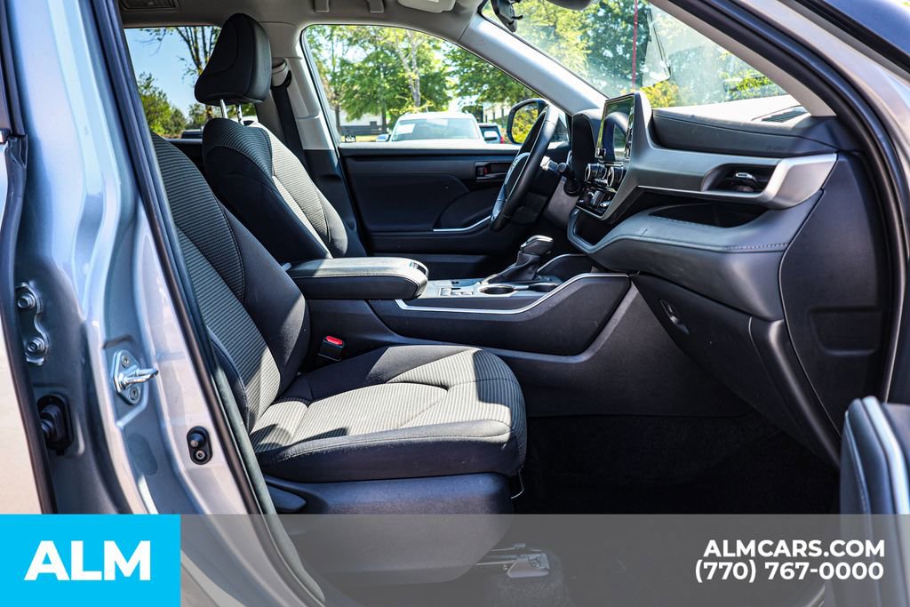 Used 2025 Toyota Highlander LE image 21