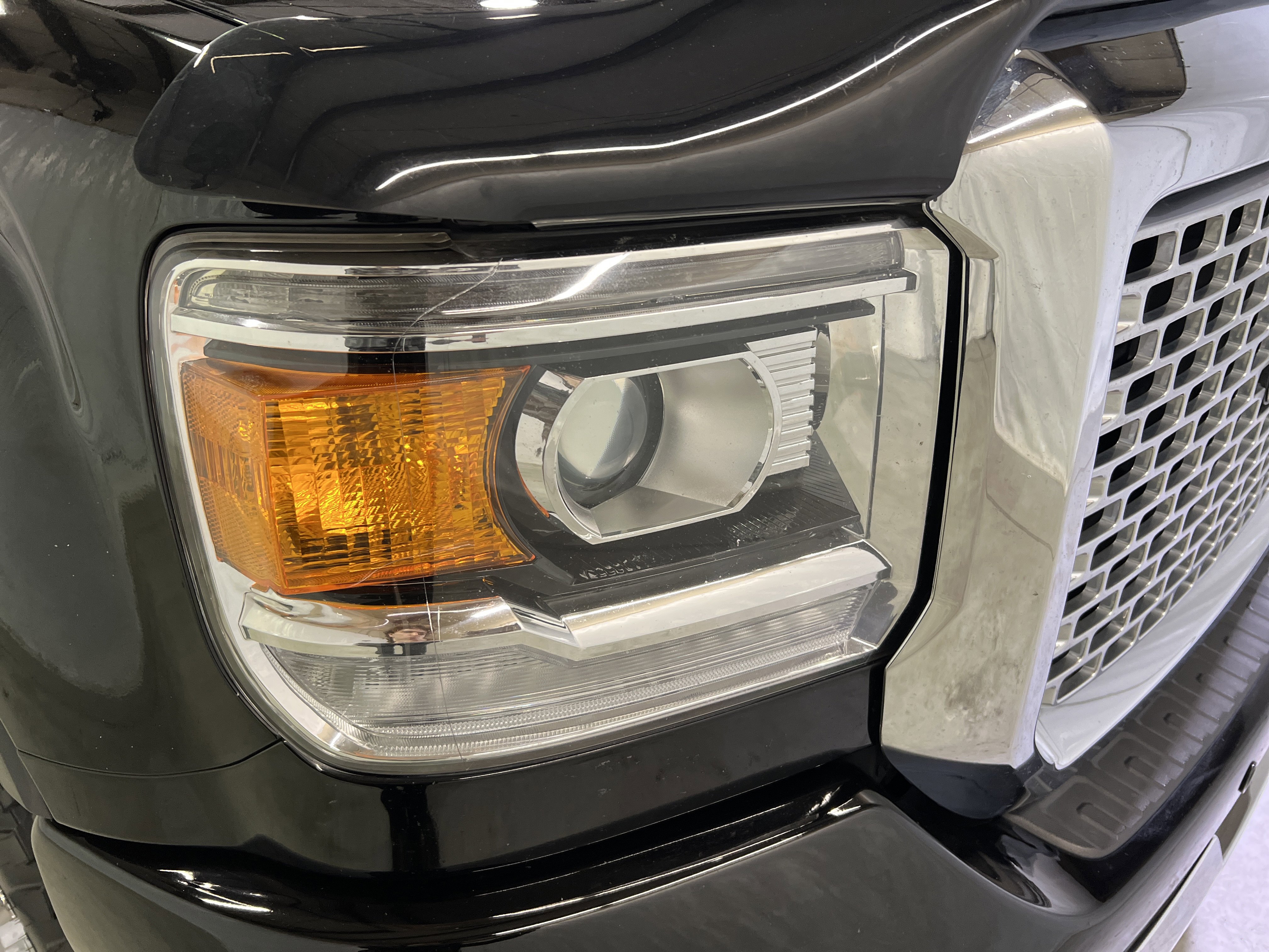 Used 2016 GMC Sierra 3500 Denali w/ Duramax Plus Package image 5