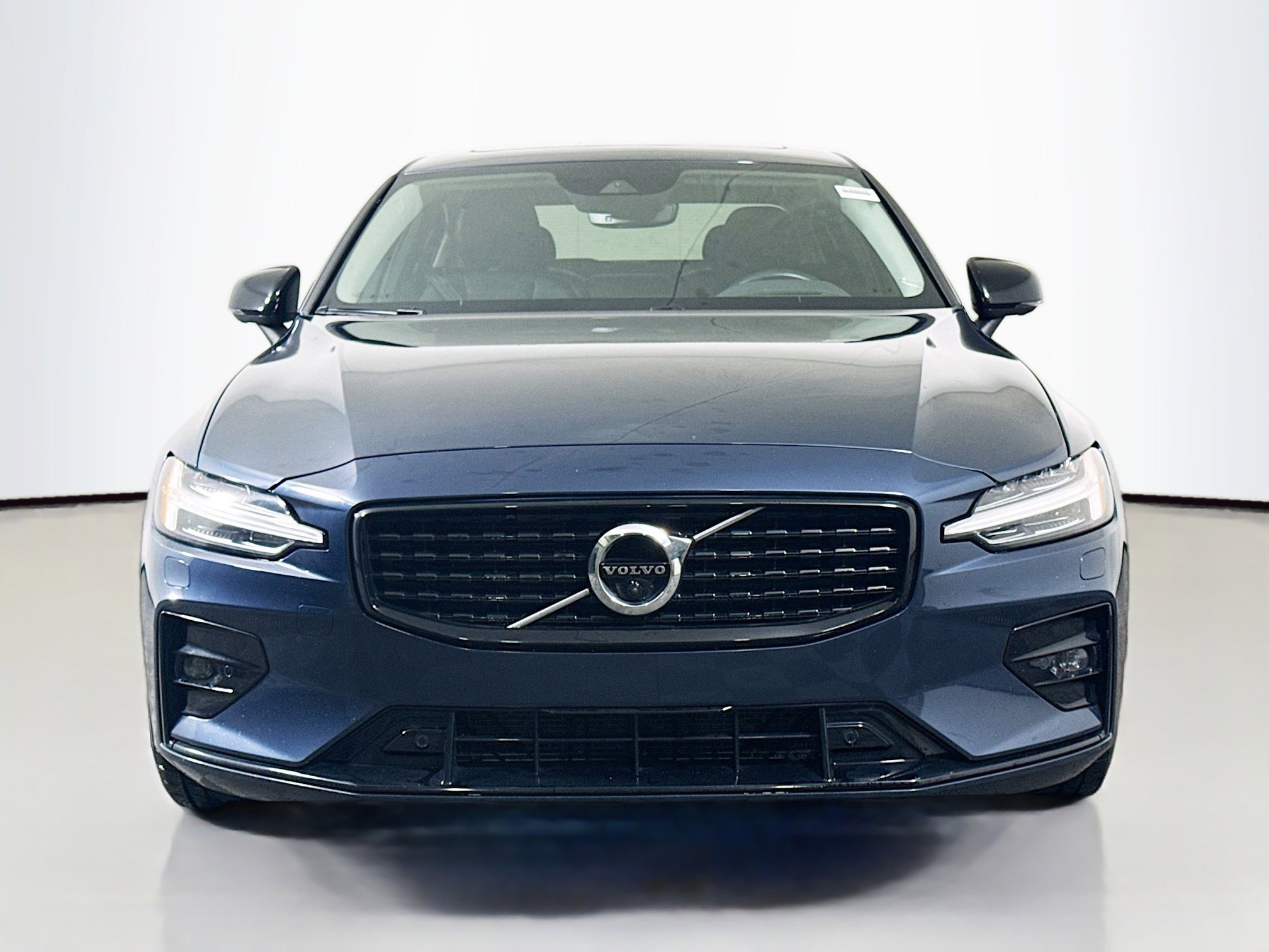 Used 2022 Volvo S60 B5 Inscription FWD image 2