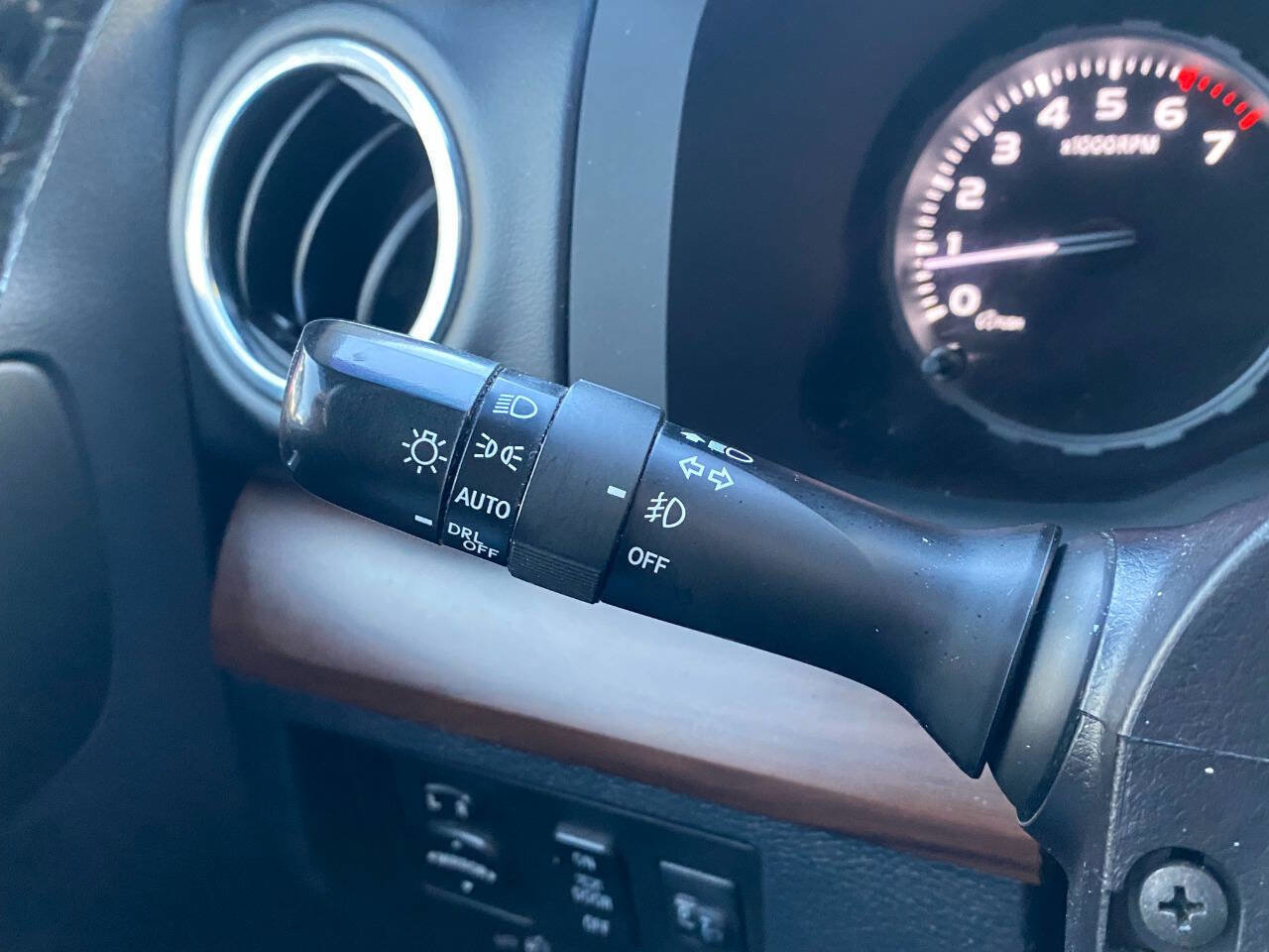 Used 2018 Toyota Tundra Limited w/ Limited Premium Package image 32