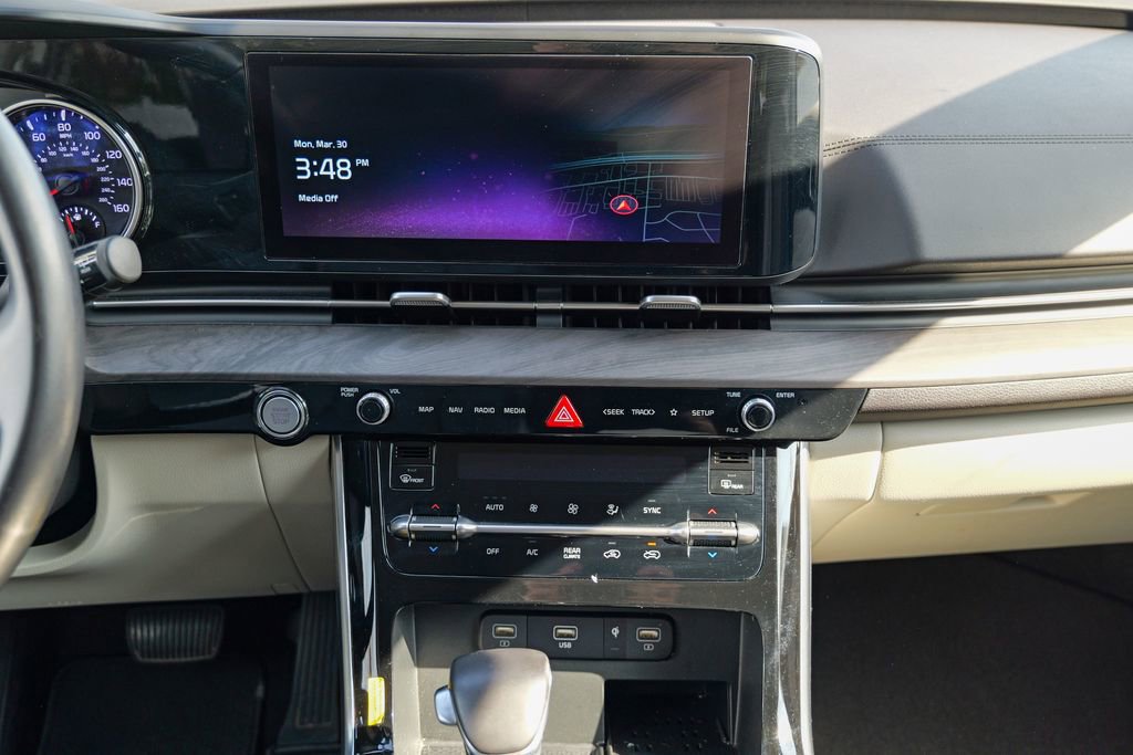 Used 2024 Kia Carnival EX image 49