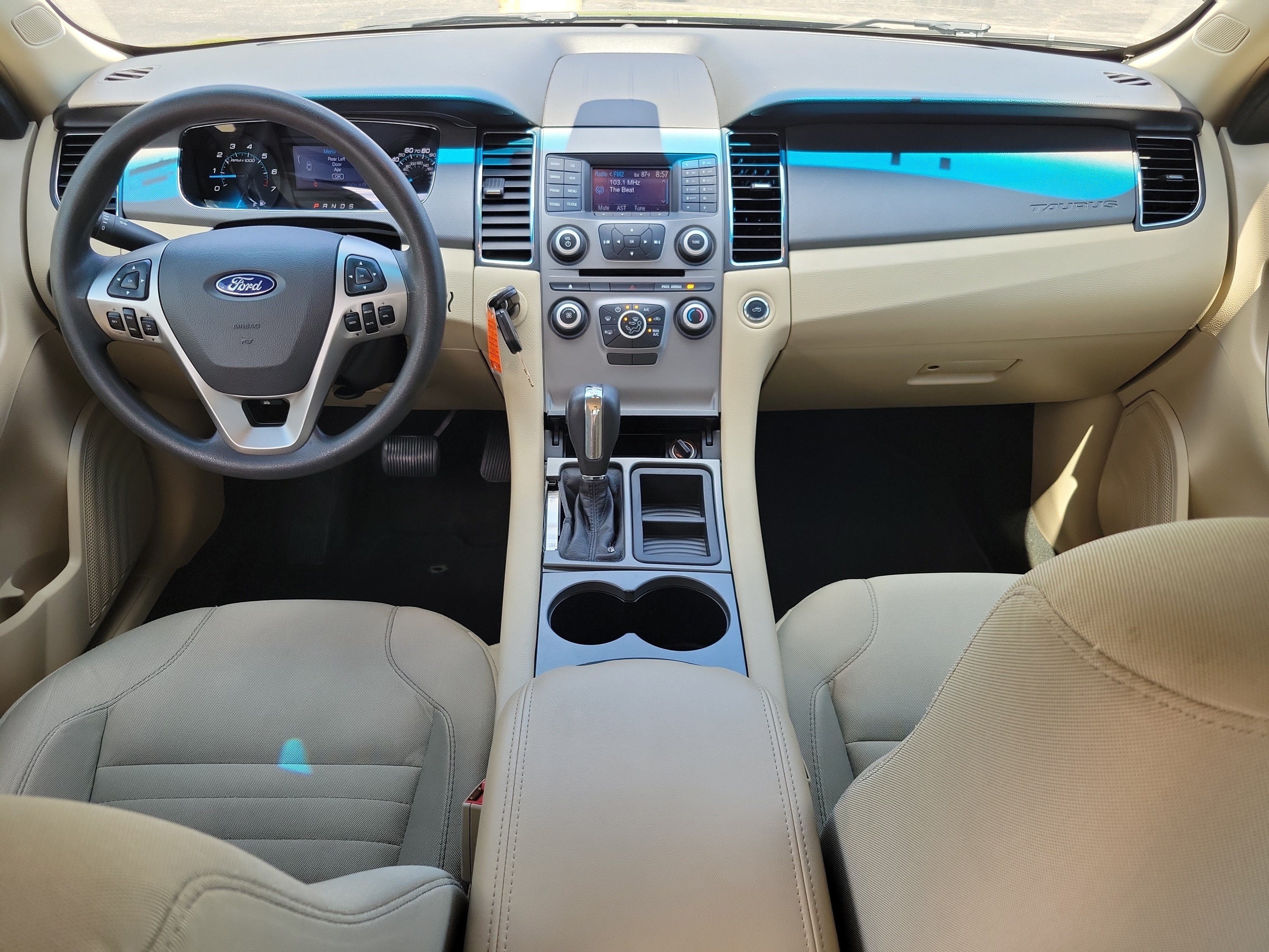 Used 2014 Ford Taurus SE FWD image 8
