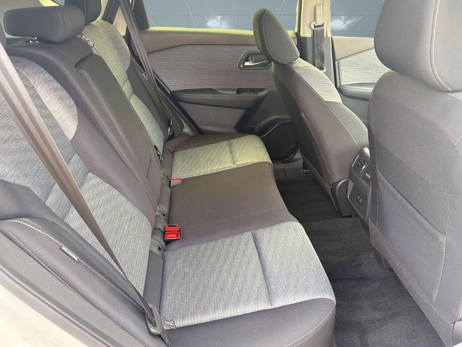 Used 2023 Nissan Rogue SV image 28