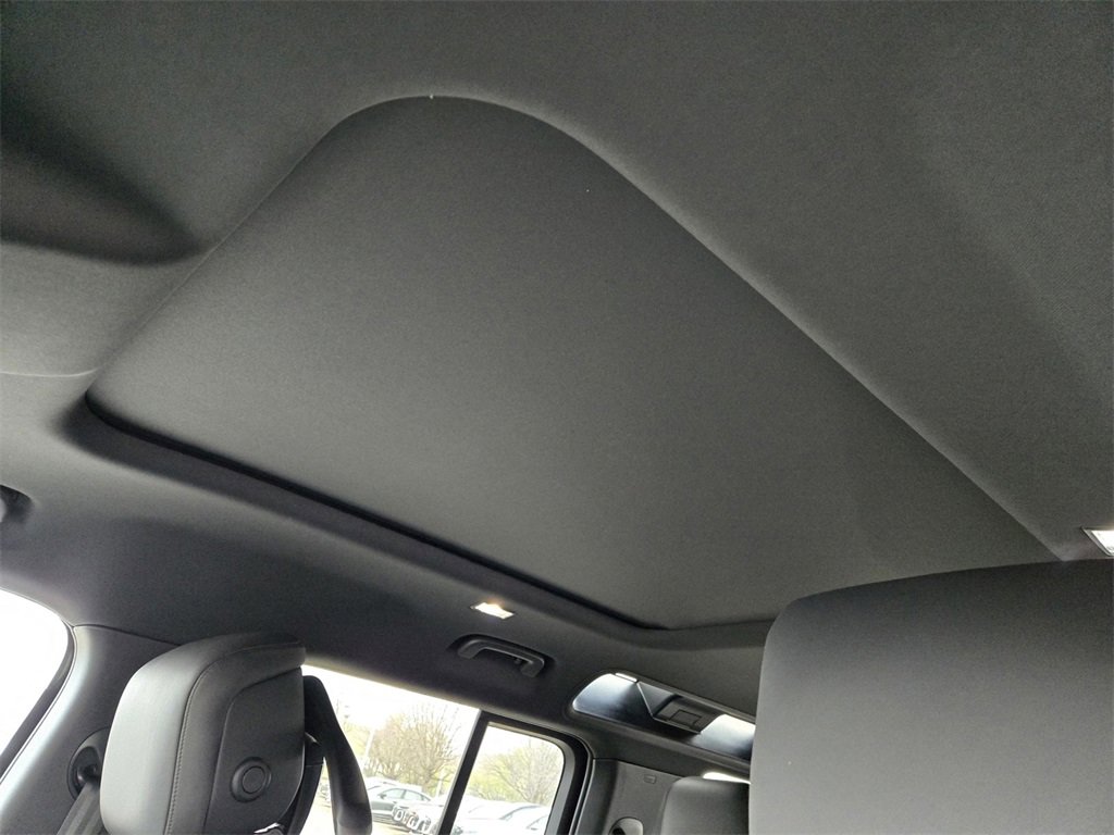 New 2026 Land Rover Defender 110 X-Dynamic SE image 12