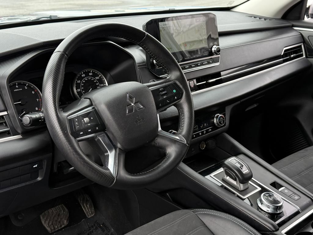 Used 2024 Mitsubishi Outlander SE image 20