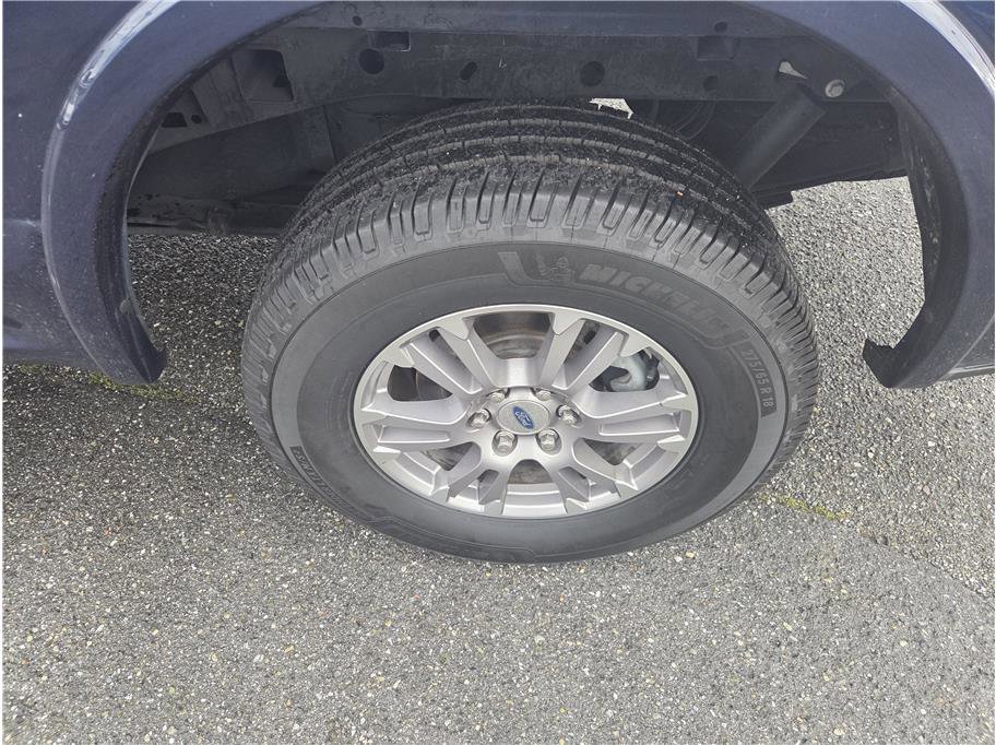 Used 2020 Ford F150 Lariat w/ Equipment Group 501A Mid image 12