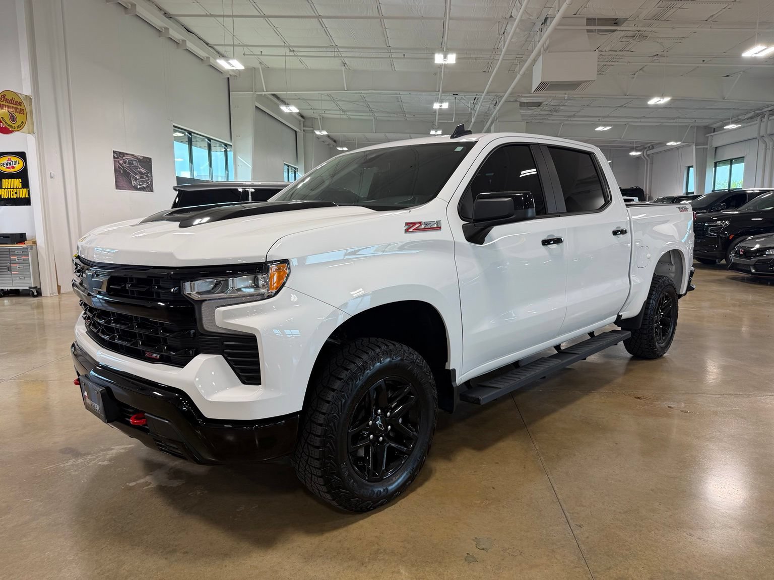 Used 2024 Chevrolet Silverado 1500 LT Trail Boss w/ Convenience Package II AWD/4WD image 3