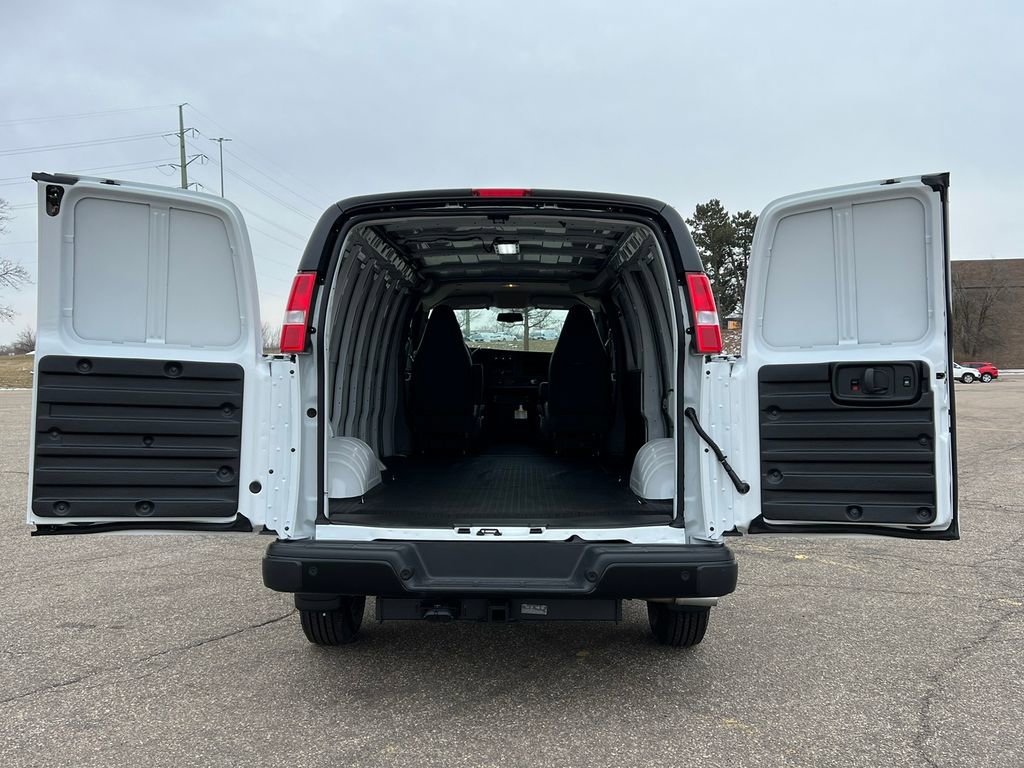 New 2025 GMC Savana 3500 Extended w/ Driver Convenience Package image 10