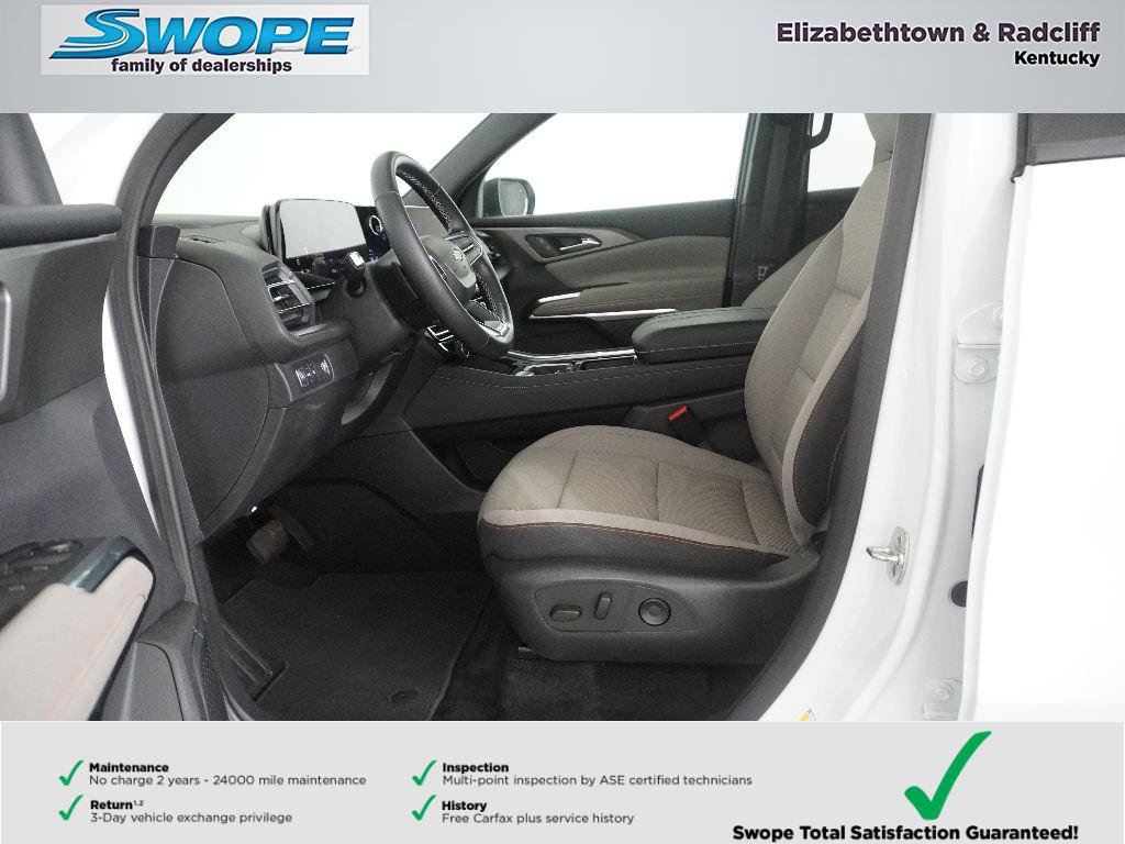 Used 2025 Chevrolet Traverse LT image 13