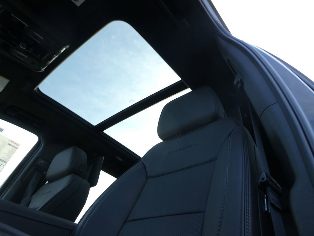 New 2026 GMC Yukon Denali w/ Denali Reserve Package image 34