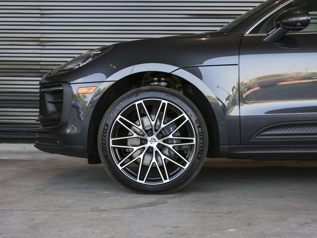 Certified 2026 Porsche Macan AWD/4WD image 12
