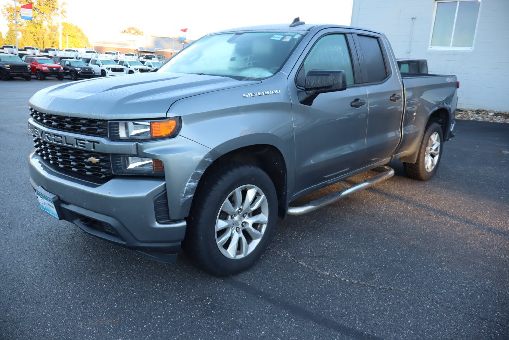 Used 2019 Chevrolet Silverado 1500 Custom w/ Custom Value Package AWD/4WD image 2