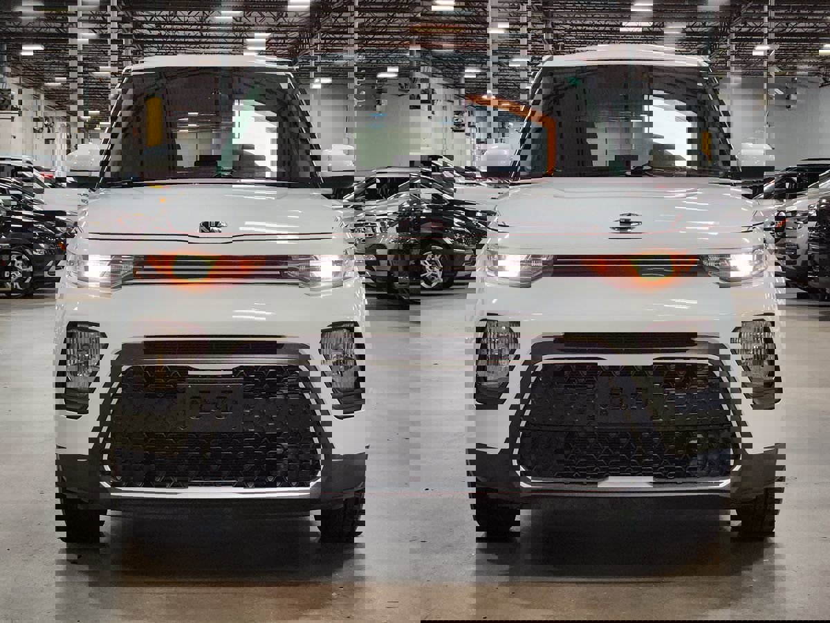 Used 2021 Kia Soul LX image 2