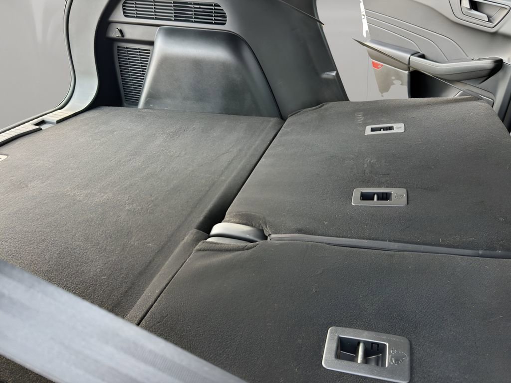 Used 2025 Ford Escape Active image 33