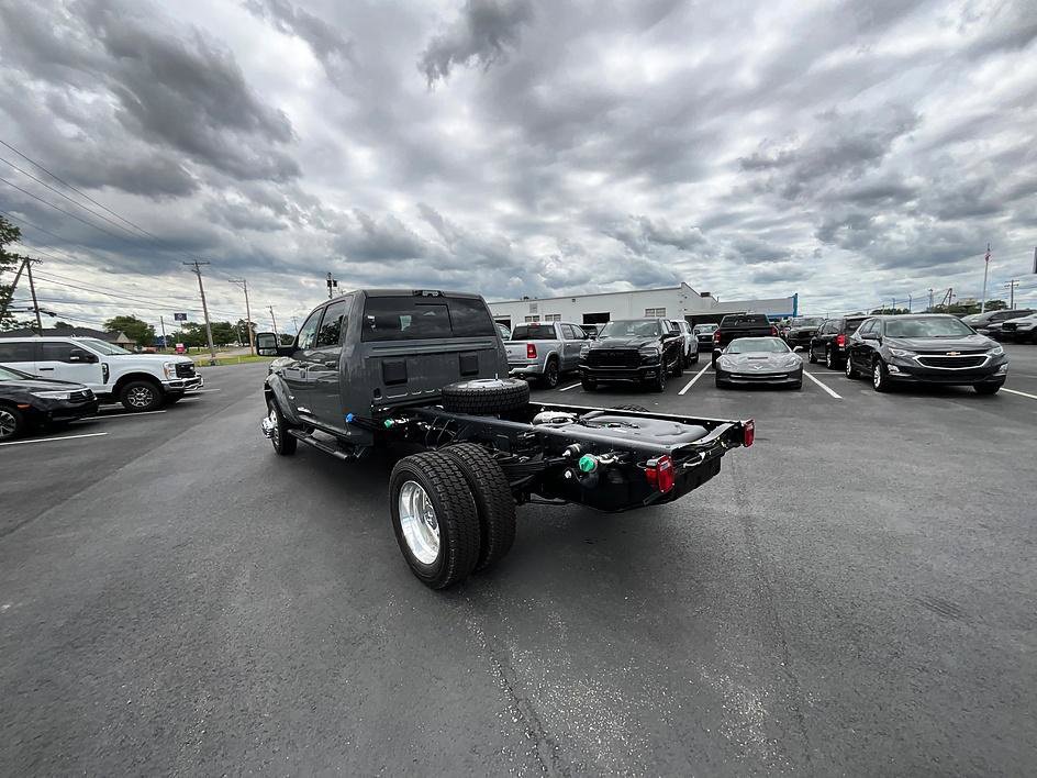 New 2026 RAM 5500 4x4 Crew Cab w/ Laramie Trim Package image 7