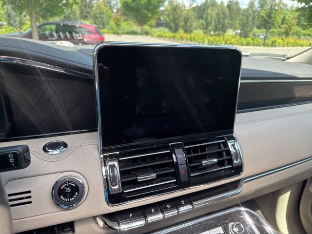 Used 2021 Lincoln Navigator Reserve w/ Luxury Package AWD/4WD image 8