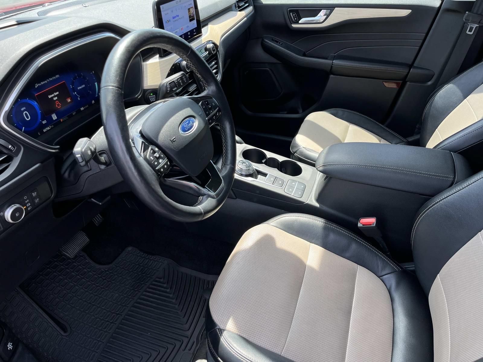 Used 2021 Ford Escape Titanium w/ Titanium Elite Package AWD/4WD image 26