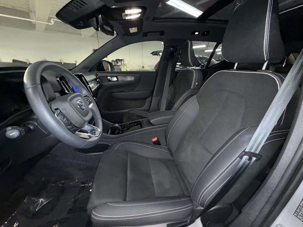 Used 2024 Volvo XC40 Recharge Plus w/ Protection Package Premier image 2