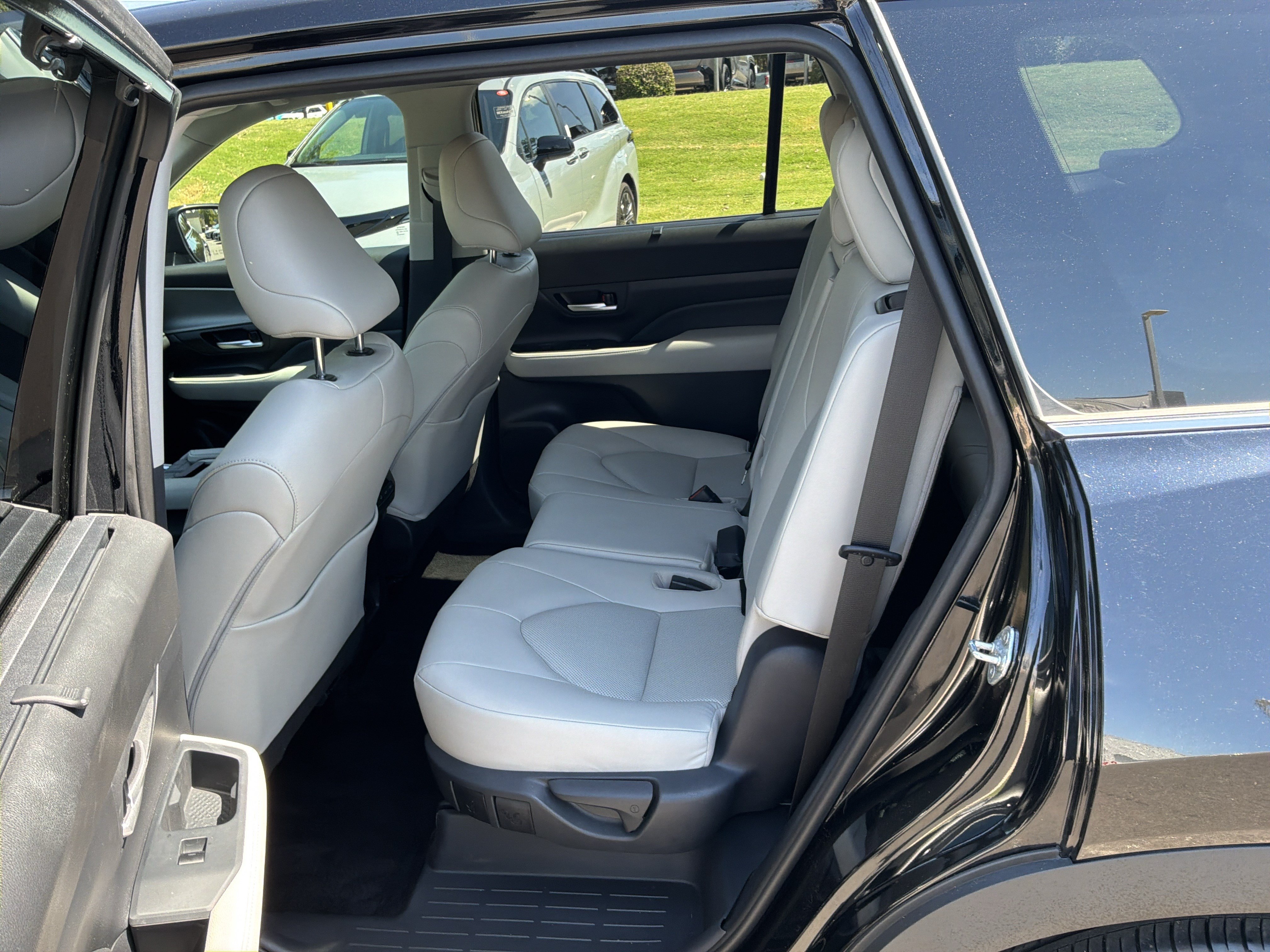 Used 2025 Toyota Grand Highlander FWD image 31