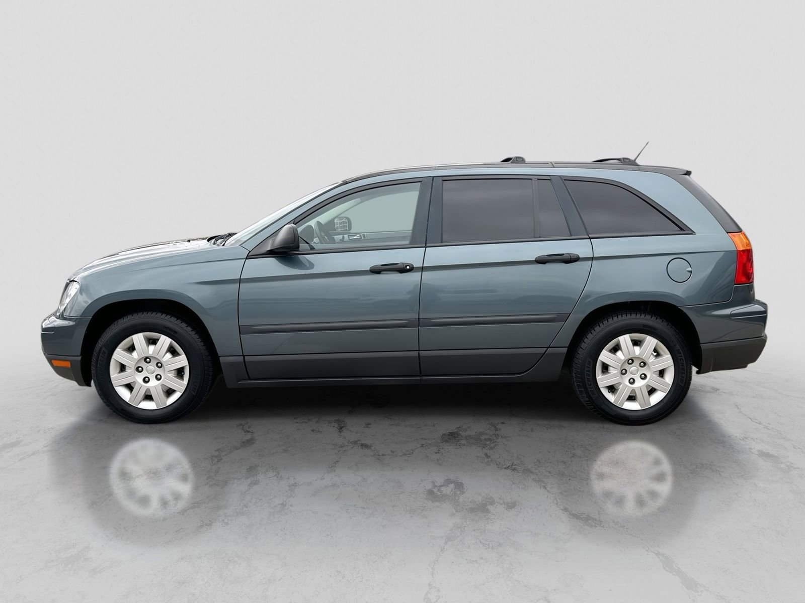Used 2007 Chrysler Pacifica 2WD w/ Cargo Convenience Group image 3