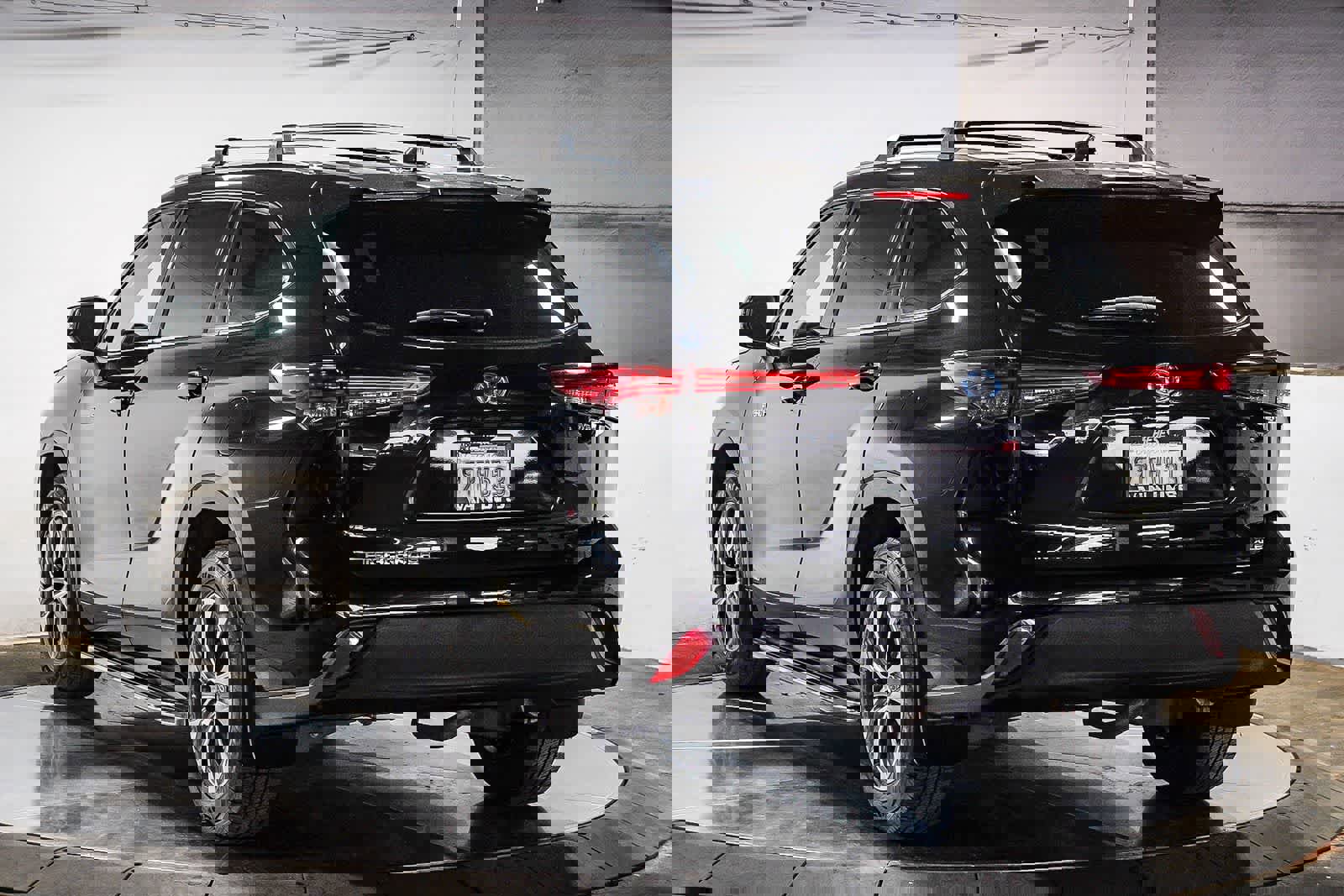 Used 2021 Toyota Highlander XLE image 6