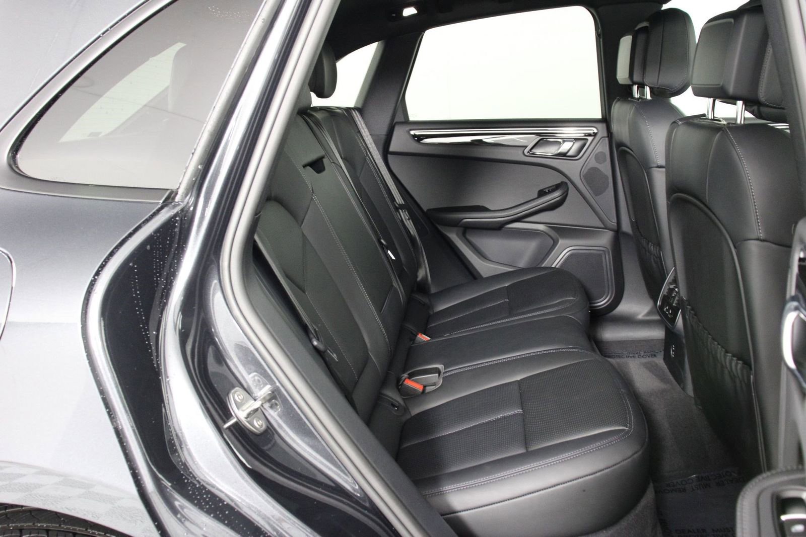 Certified 2025 Porsche Macan image 32