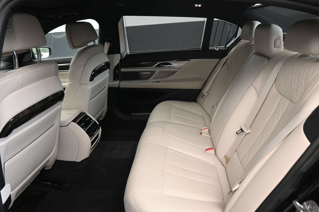 Used 2018 BMW 750i xDrive AWD/4WD image 15