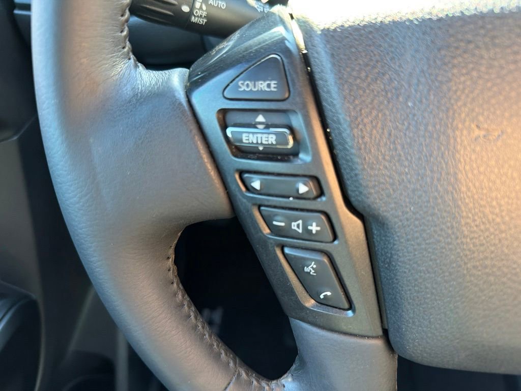 Used 2023 Nissan Titan SV w/ SV Convenience Package RWD image 16