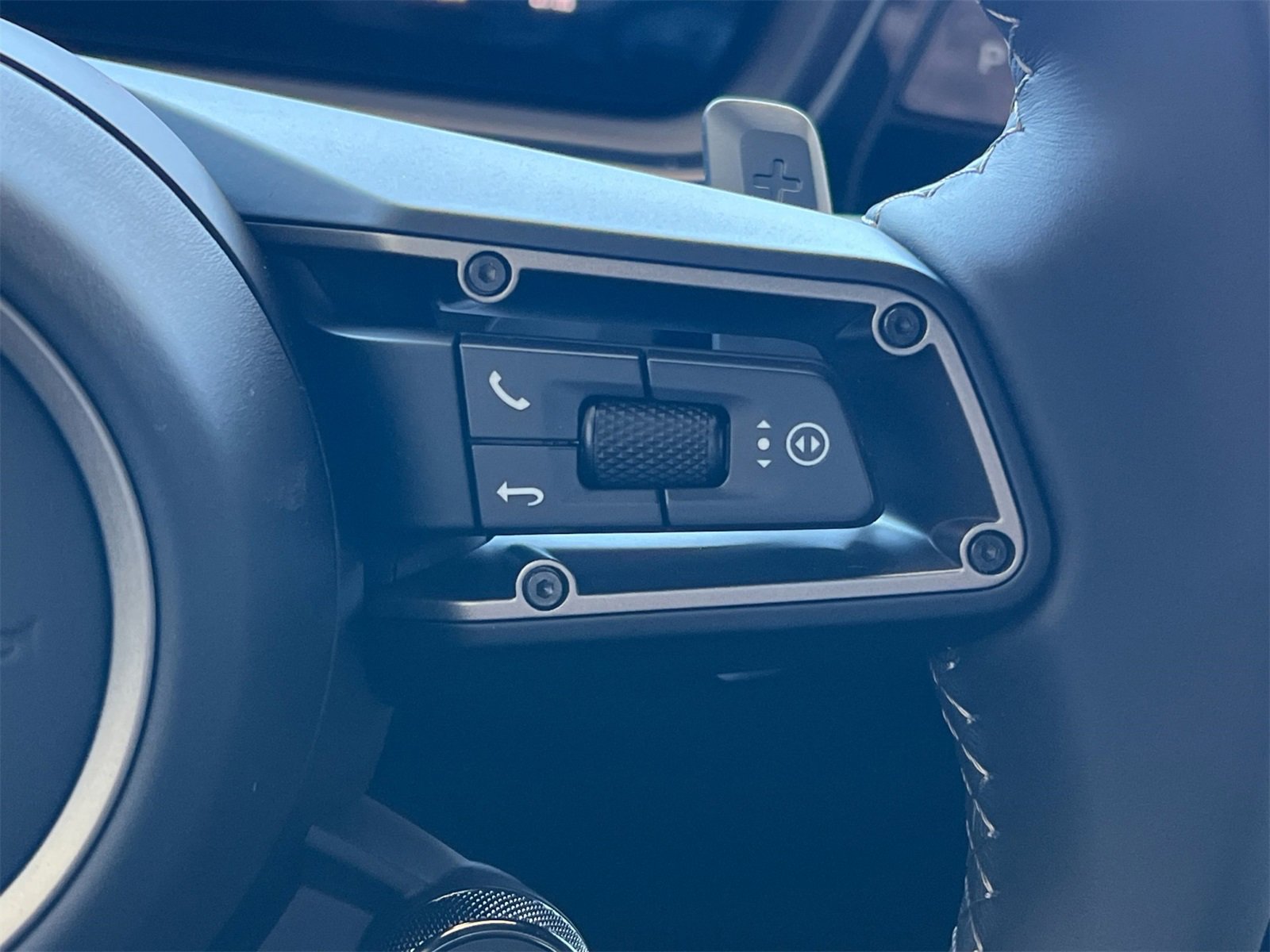 New 2025 Porsche Cayenne Turbo image 30